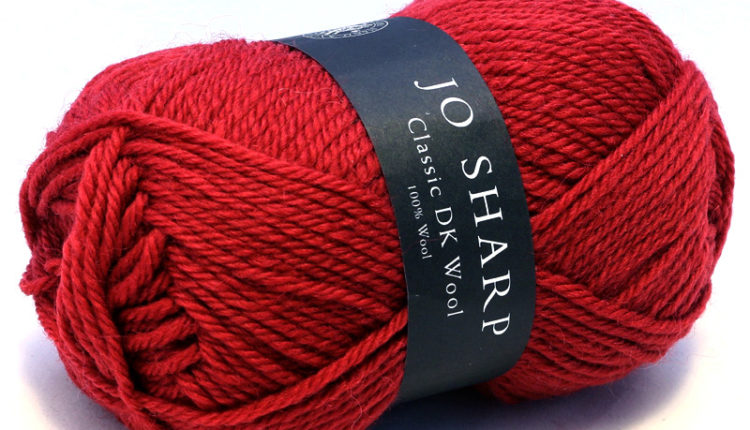 Classic DK Wool - Ruby (326) - 50 g